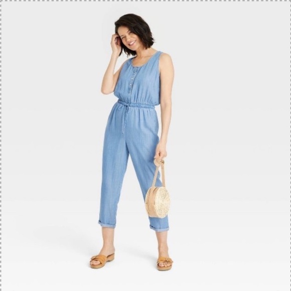 Women's Sleeveless Jumpsuit -
Knox Rose - Picture 3 of 9